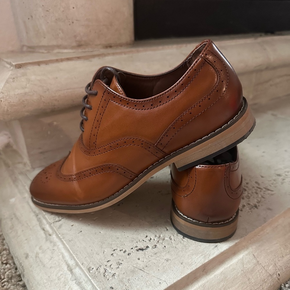 Boys dress shoes - size 3M